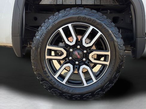 Used 2025 GMC Sierra 1500 AT4 w/ AT4 Premium Package AWD/4WD image 10