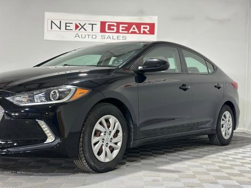 Used 2018 Hyundai Elantra SE w/ Cargo Package FWD image 4