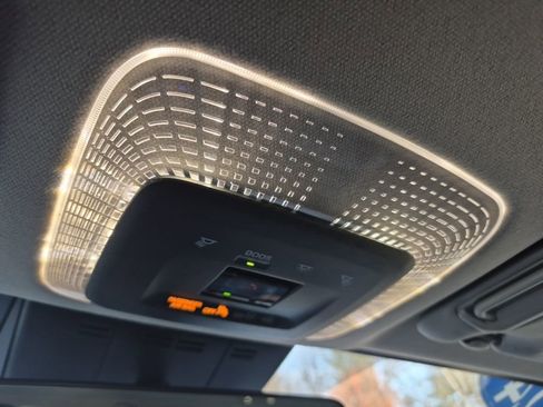 Used 2024 Toyota Prius XLE image 28