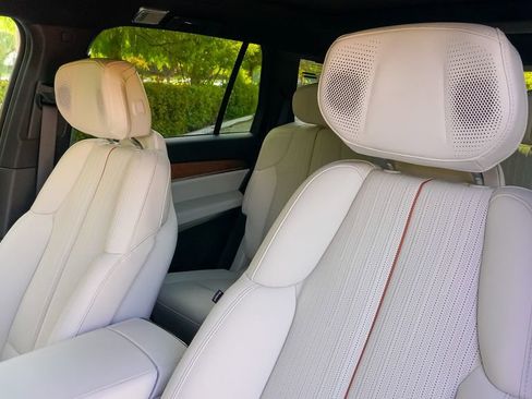 Used 2026 Cadillac Vistiq Luxury image 15