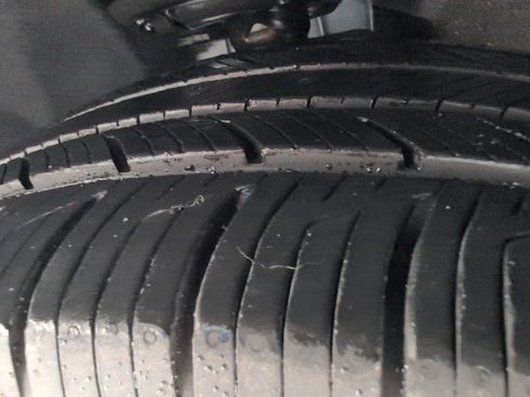 Used 2024 Ford Explorer XLT w/ Equipment Group 202A AWD/4WD image 5