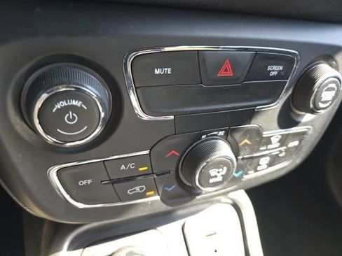 Used 2019 Jeep Compass Latitude AWD/4WD image 21