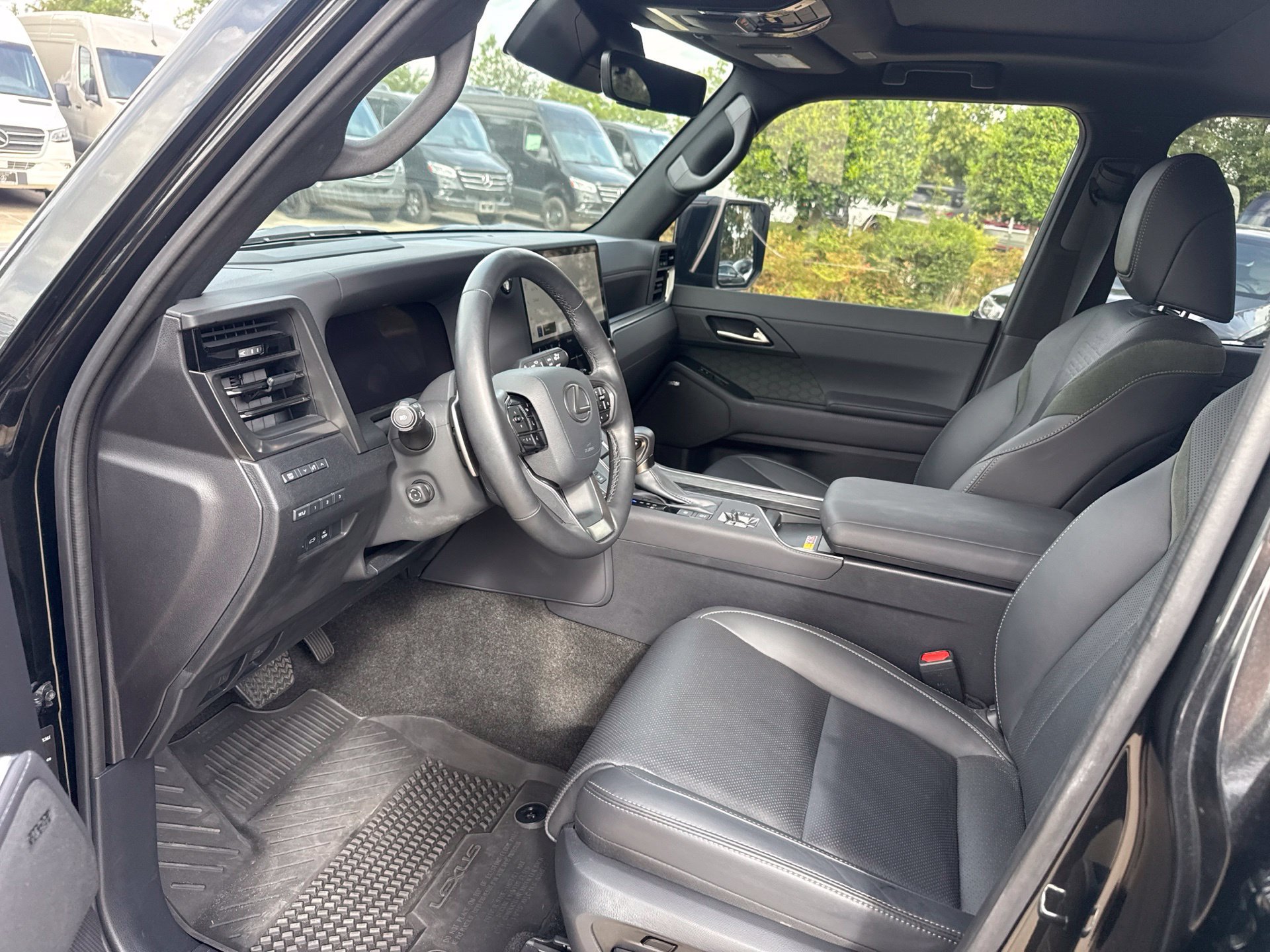 Used 2024 Lexus GX 550 AWD/4WD image 9