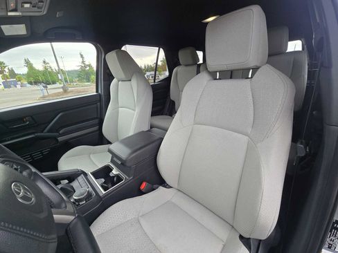 Certified 2025 Toyota 4Runner SR5 AWD/4WD image 22