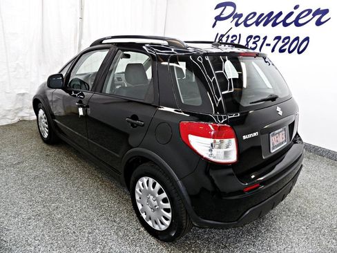 Used 2010 Suzuki SX4 Hatchback FWD image 4