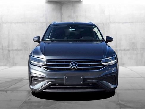Certified 2022 Volkswagen Tiguan SE w/ Panoramic Sunroof Package image 4
