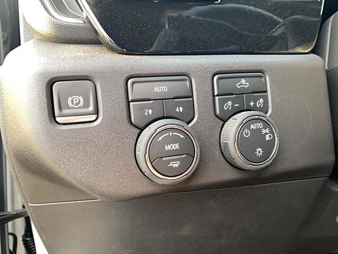 Used 2025 Chevrolet Silverado 1500 LT w/ Convenience Package II image 30