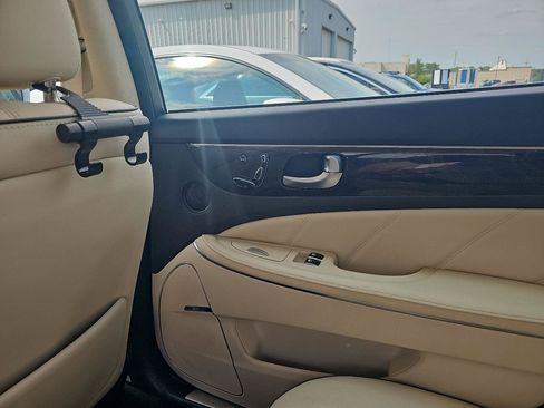 Used 2014 Hyundai Equus Signature RWD image 16