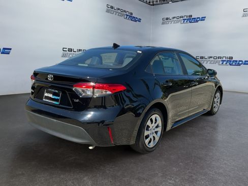 Used 2025 Toyota Corolla LE FWD image 5