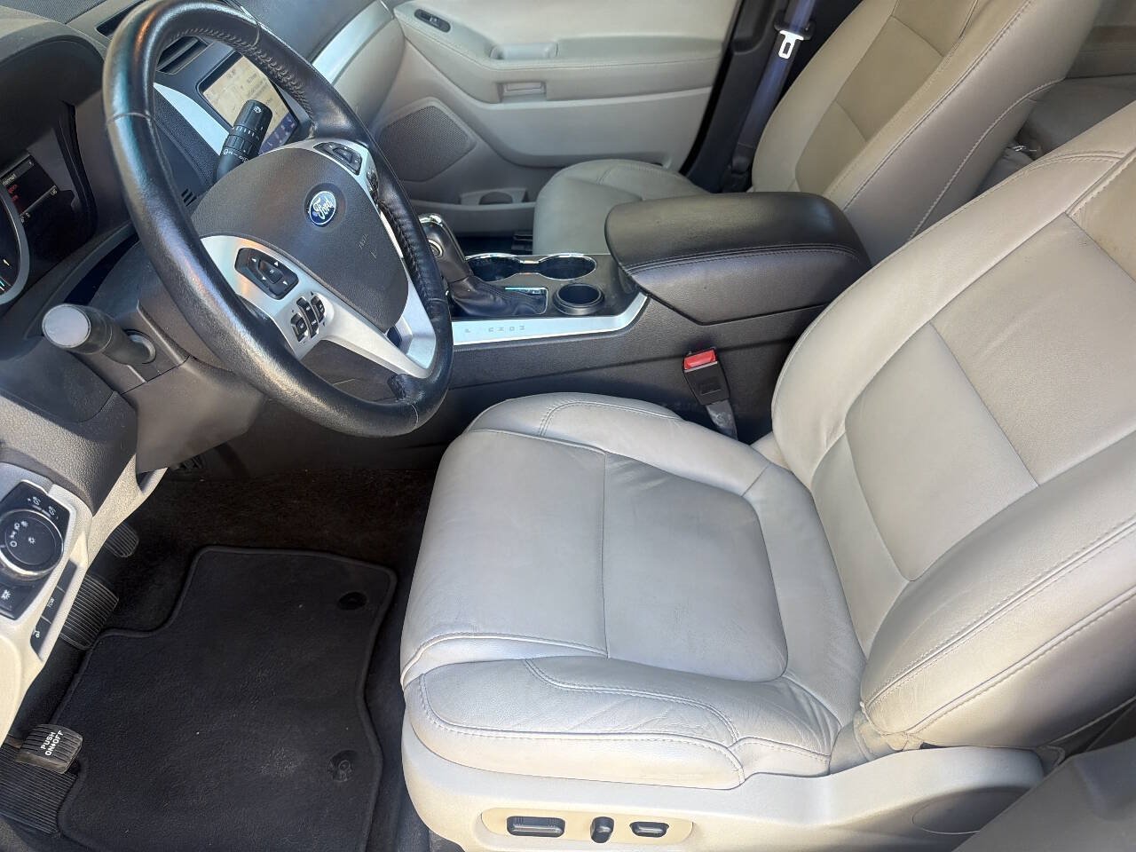 Used 2015 Ford Explorer XLT w/ Equipment Group 202A FWD image 13