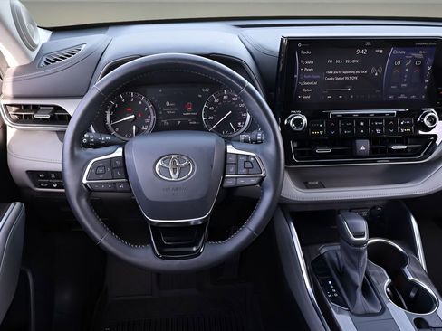 Certified 2021 Toyota Highlander Limited image 13