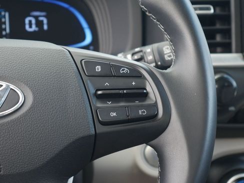 Used 2025 Hyundai Venue SEL FWD image 9
