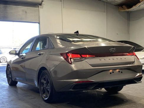 Used 2022 Hyundai Elantra SEL w/ Convenience Package image 2