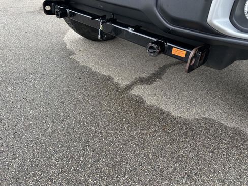 Used 2018 Jeep Wrangler Unlimited Sahara w/ Cold Weather Group image 15