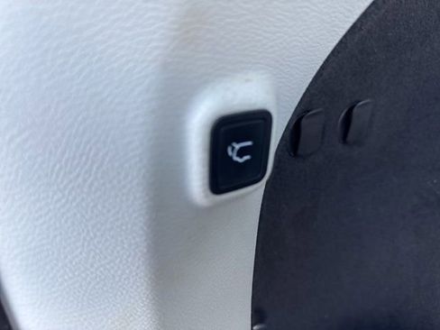 Used 2020 Jeep Cherokee Limited w/ Technology Group image 8