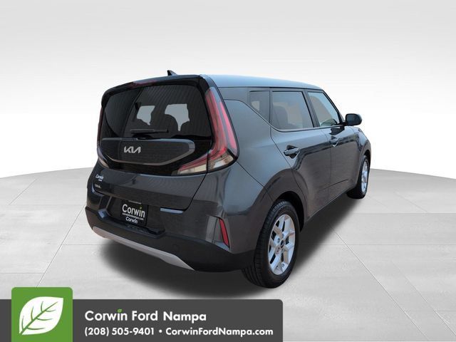 Used 2024 Kia Soul LX w/ Option Group 015 FWD image 3
