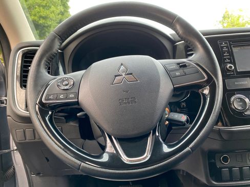 Used 2017 Mitsubishi Outlander ES image 65