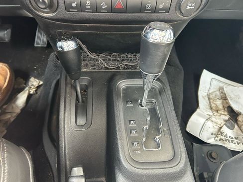 Used 2015 Jeep Wrangler Unlimited Sahara w/ Katzkin Premium Leather Group image 24