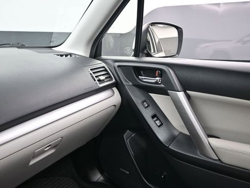 Used 2016 Subaru Forester 2.5i Touring w/ Eyesight & Navigation System image 22