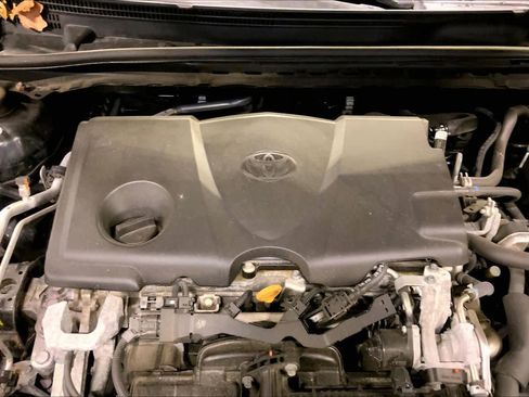 Used 2019 Toyota Camry LE image 32