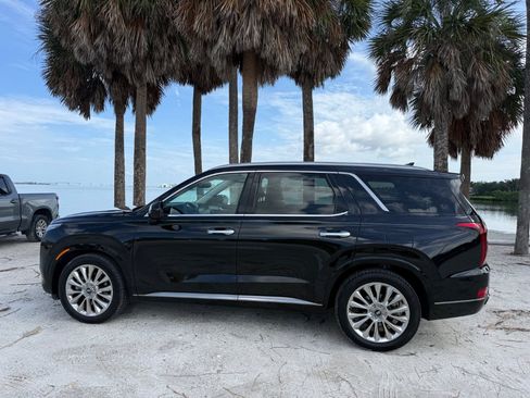 Used 2020 Hyundai Palisade Limited FWD image 2