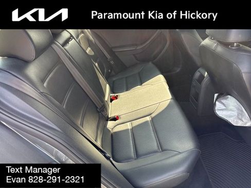 Used 2017 Volkswagen Jetta SE FWD image 9