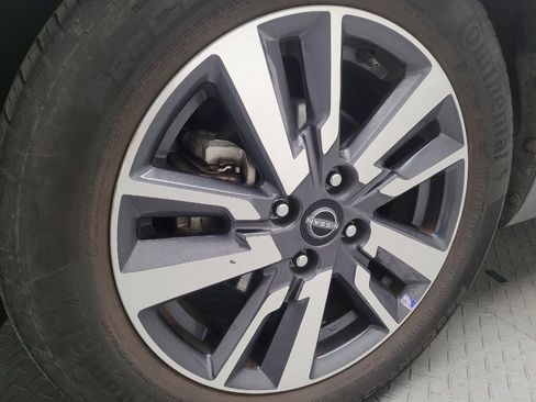 Used 2023 Nissan Versa SV image 31