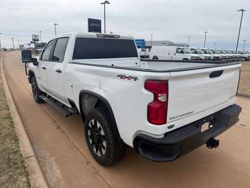 Used 2020 Chevrolet Silverado 2500 Custom w/ Custom Value Package image 5