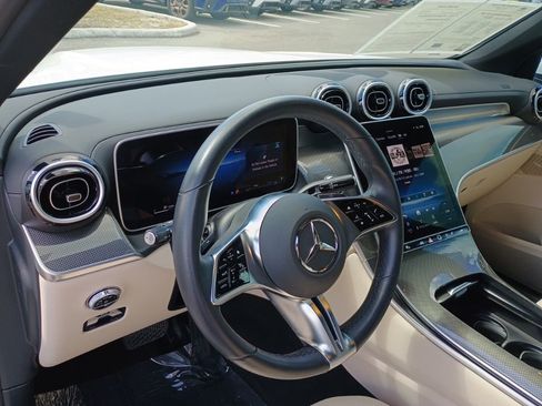 Used 2025 Mercedes-Benz GLC 300 image 12