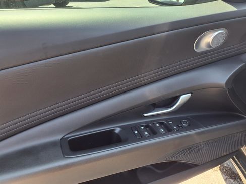 Used 2024 Hyundai Elantra Limited FWD image 11