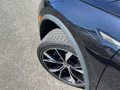 Used 2022 Volkswagen Tiguan SEL R-Line image 3