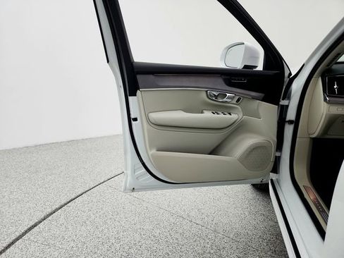 New 2026 Volvo XC90 T8 Ultra w/ Protection Package Premier image 25