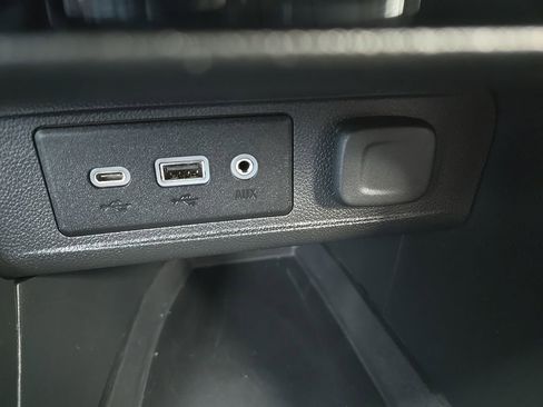 Used 2023 Buick Encore GX Essence w/ Experience Buick Package FWD image 45