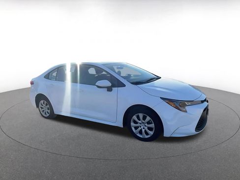 Used 2025 Toyota Corolla LE image 2