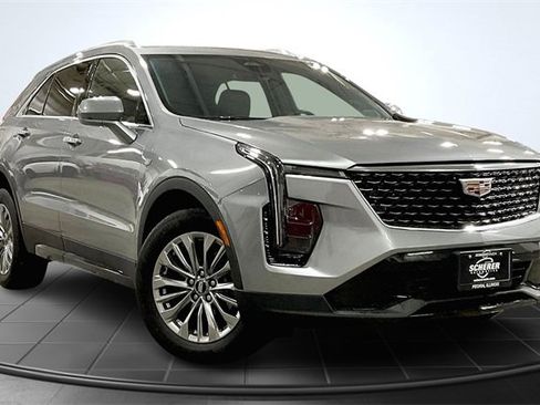 Used 2024 Cadillac XT4 Premium Luxury image 12