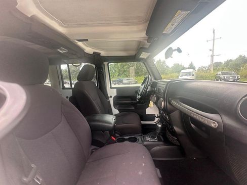 Used 2015 Jeep Wrangler Unlimited Sport AWD/4WD image 13