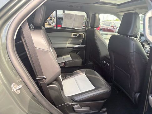 Used 2024 Ford Explorer XLT w/ Equipment Group 202A AWD/4WD image 17