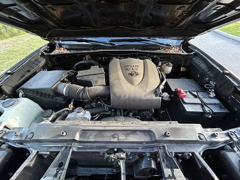 Used 2023 Toyota Tacoma SR5 AWD/4WD image 11