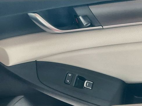 Used 2018 Honda Accord LX image 32