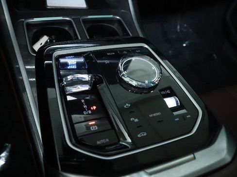 Certified 2023 BMW i7 xDrive60 AWD/4WD image 30