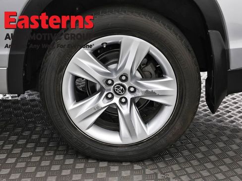 Used 2019 Toyota Highlander Limited w/ Carpet Mat Package (TMS) AWD/4WD image 37