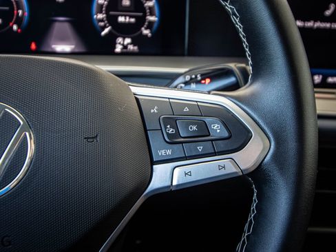 Certified 2025 Volkswagen Tiguan SE image 39