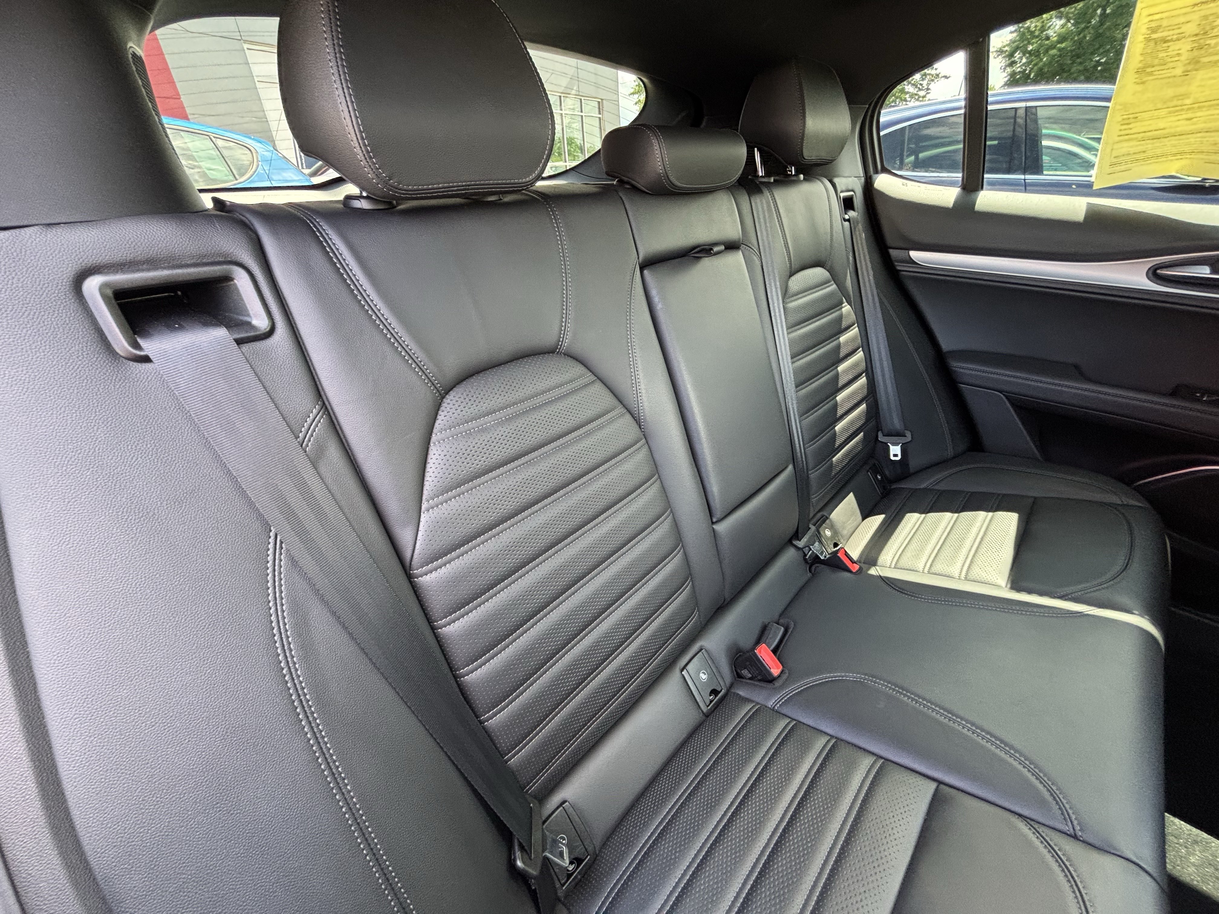Used 2023 Alfa Romeo Stelvio Veloce AWD/4WD image 41