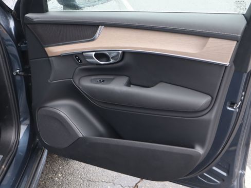 Used 2025 Volvo XC90 B6 Plus image 35