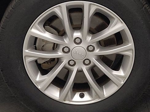 Used 2019 Jeep Cherokee Latitude w/ Popular Appearance Group image 31