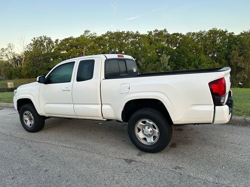 Used 2021 Toyota Tacoma SR w/ SR Convenience Package image 3