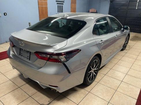 Used 2022 Toyota Camry SE image 6