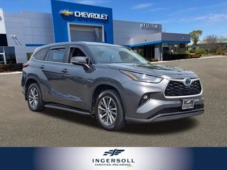 Used 2023 Toyota Highlander LE AWD/4WD video 1