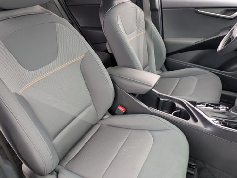 Certified 2025 Kia Niro LX FWD image 9
