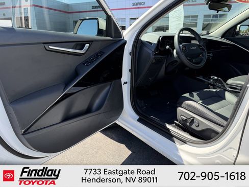 Used 2025 Kia Niro Wind FWD image 5